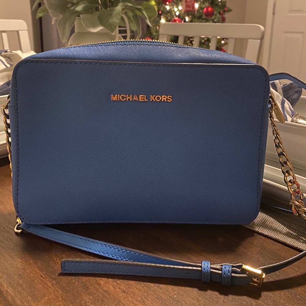 Jet Set Large Saffiano Leather Crossbody Bag